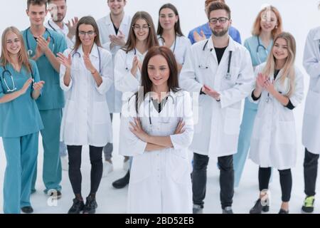 gruppo di giovani medici fiduciosi stare insieme Foto Stock