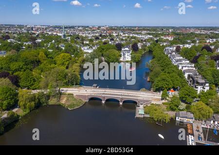 Veduta aerea dell'estuario del lago Alster con il ponte Krugkoppel Foto Stock