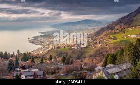 Vista dall'alto di Montreux in Svizzera Foto Stock