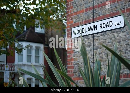 Woodlawn Road Street, insegna Fulham, Londra, SW6 Foto Stock