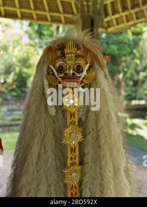 tempio reale di dh pura Taman Ayun BALI INDONESIA Indù Balinese Templi Mengwi Rangda demone regina maschera indonesiana mito mitologia Foto Stock