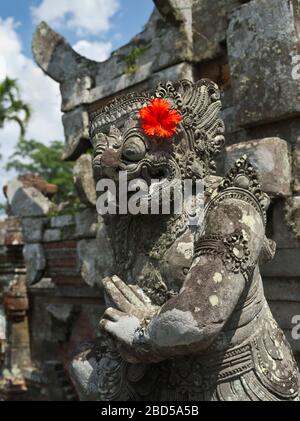 dh pura Taman Ayun Royal Temple BALI INDONESIA statua balinese idolo guardia Tempio Mengwi statue asiatiche religione indù Foto Stock