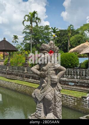 dh pura Taman Ayun Royal Temple BALI INDONESIA Balinese statua idolo guardia Tempio Mengwi statue religione indù asiatica Foto Stock