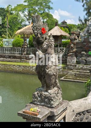 dh pura Taman Ayun Royal Temple BALI INDONESIA statua balinese idolo guardia Tempio Mengwi religione asiatica indù Foto Stock