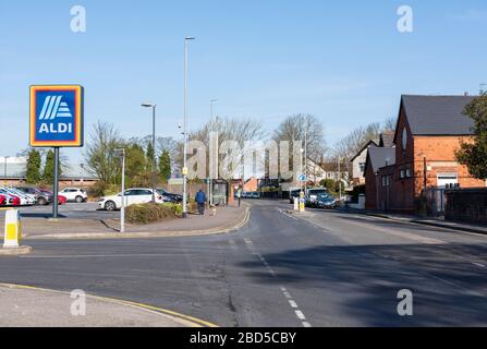 Station Road Sutton ad Ashfield, catturato durante il blocco Covid-19, aprile 2020 Nottinghamshire Inghilterra Regno Unito Foto Stock