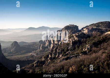 Fantastica vista di Meteora in Grecia, questo posto è stato lo sfondo di molte serie tv e film. Foto Stock