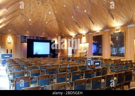 Brick Courtyard Smithfield Haberdashers Hall, 18 W Smithfield, Farringdon, Londra EC1A 9HQ by Hopkins Architects Holloway White Allom Swift Brickwork Foto Stock