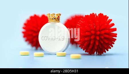 Coronavirus cinese COVID-19 macro foto. Virus pericoloso. Medicina. Pillole. Corona. Medicina concettuale. Sfondo isolato blu. Salute Foto Stock