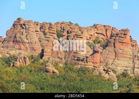 Panorama delle montagne di Belogradchik cliff rocce, natura gem landmark, Bulgaria Foto Stock