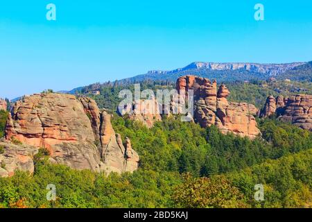 Panorama delle montagne di Belogradchik cliff rocce, natura gem landmark, Bulgaria Foto Stock