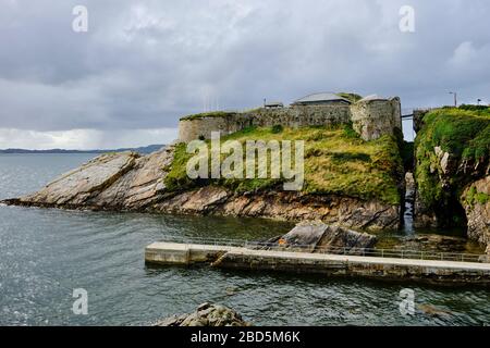 Fort Dunree è una fortificazione costiera di difesa situata sul lato ovest della penisola di Inishowen, contea di Donegal, Irlanda. Foto Stock