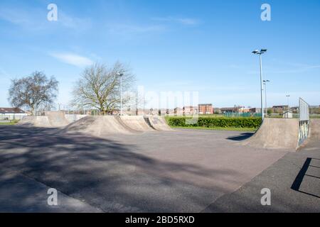 Skate Park a Sutton Lawn, catturato durante il blocco Covid-19, aprile 2020 Sutton in Ashfield Nottinghamshire Inghilterra Regno Unito Foto Stock