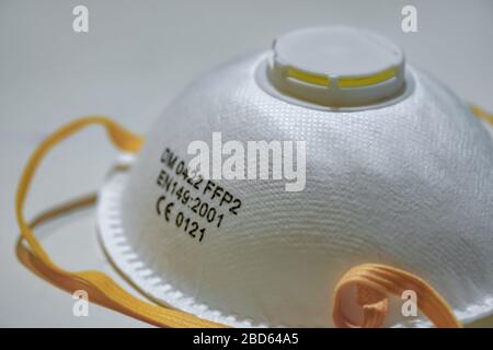Maschera medica protettiva anti virus ffp2, coronavirus covid19 malattia pandemica elemento, CE Foto Stock