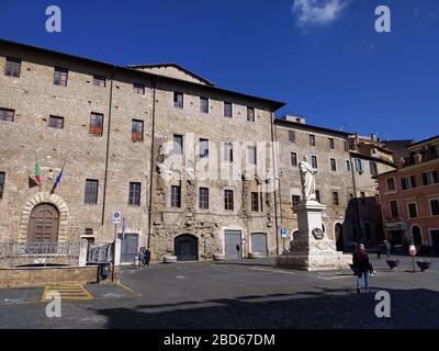 PALESTRINA, ITALIA - 20 FEBBRAIO 2020: Statua del musicista rinascimentale Giovanni Pierluigi da Palestrina, compositore di musica sacra della chiesa Foto Stock