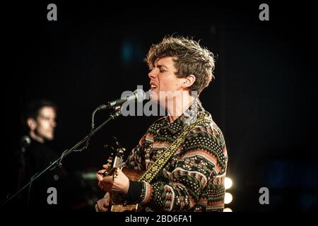 Frederiksberg, Danimarca. 03th, April 2020. Il cantante, cantautore e musicista danese Mads Langer ha tenuto un concerto dal vivo presso KB Hallen a Frederiksberg, Copenaghen. A causa del Corona-virus il concerto è stato eseguito senza pubblico e trasmesso in streaming in diretta su Internet. (Photo credit: Gonzales Photo - Peter Troest). Foto Stock