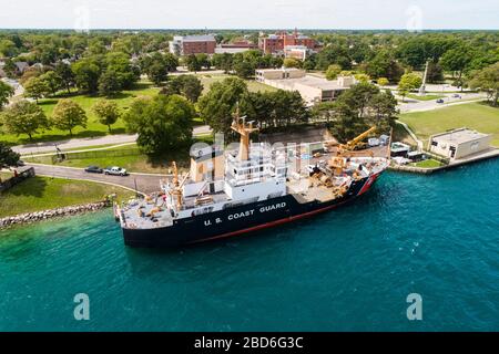 La nave della Guardia Costiera degli Stati Uniti Hollyhock si trova a Port Huron, Michigan, sul fiume St. Clair, sul lago Huron Foto Stock