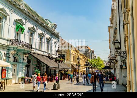 Kneza Mihaila, una strada trafficata in estate nella capitale di Belgrado, Serbia. Maggio 2017. Foto Stock