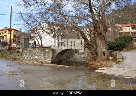 Megali Panagia-Chalkidiki-Grecia-ponte in pietra Foto Stock