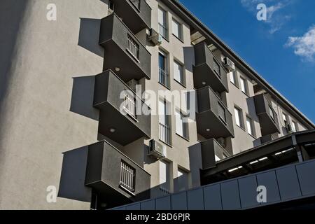 Banja Koviljaca, Serbia, 15 febbraio 2020. Ostello di recente costruzione in spa offre situato vicino alla spa. Foto Stock