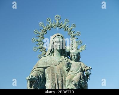 Nuestra Señora del Carmen. Homenaje a la patrona de los marineros. (Vergine Carmen, omaggio al santo patrón dei marinai). Torre del Mar, Spagna. Foto Stock