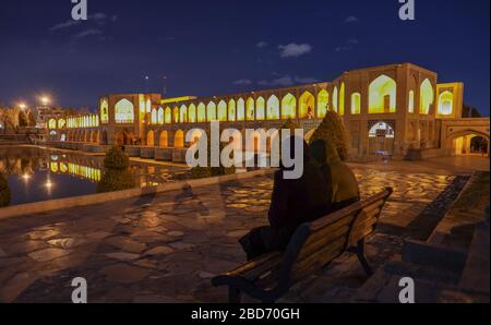 Khajou, ponte di Khaju in Isfahan attraversando il fiume Zayandeh, Esfahan, Iran, Medio Oriente Foto Stock