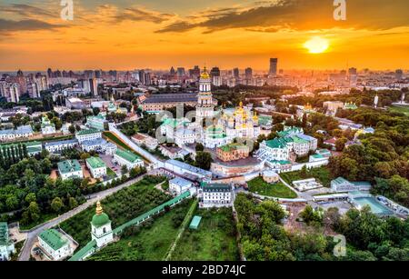 Vista aerea di Pechersk Lavra a Kiev, la capitale di Ucraina Foto Stock