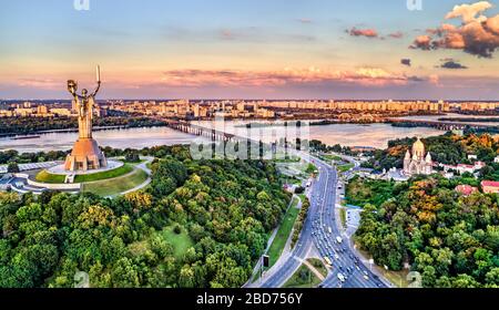 La madrepatria Monumento a Kiev, Ucraina Foto Stock