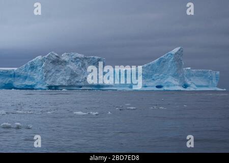 A68 iceberg nel mare di Scozia Foto Stock