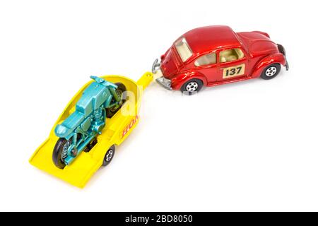 Lesney prodotti Matchbox modello giocattolo auto 1-75 serie n.15 Volkswagen 1500 berlina con rimorchio Honda Motorcycle Foto Stock