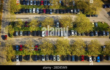 Parcheggio della clinica HELIOS a Schwelm, 28.10.2014, vista aerea, Germania, Nord Reno-Westfalia, Ruhr Area, Schwelm Foto Stock
