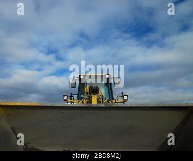 vista astratta del sedile di comando del bulldozer Foto Stock