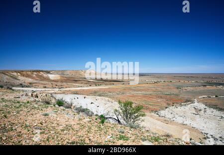 Viaggiando in Australia, vista dalla cima della montagna. Milparinka, NSW, Australia Foto Stock