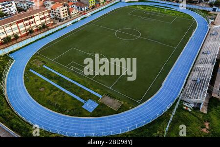 Primo piano sparo aereo dello stadio Inca Garcilaso de la Vega Football College nella città di Cusco, Perù, durante la quarantena di Coronavirus Foto Stock