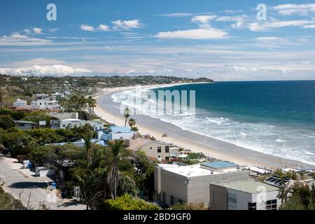 Guardando verso Point Dume a Trancas Beach, Malibu, California Foto Stock