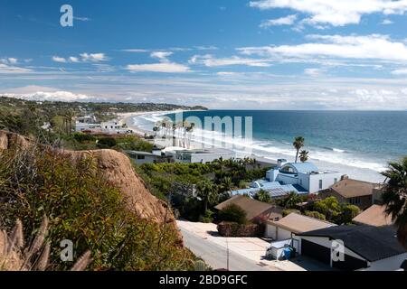 Guardando verso Point Dume a Trancas Beach, Malibu, California Foto Stock