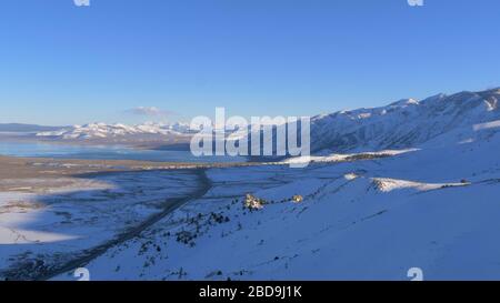 Veduta aerea del lago Mono - una soluzione salina lago di soda nella contea di Mono Foto Stock