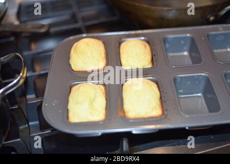 Pane di mais in Pan Foto Stock