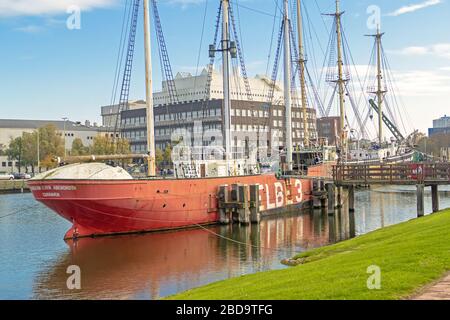 BREMERHAVEN, GERMANIA - 10 novembre 2019: Storica nave da luce chiamata 'Elbe 3' nel porto di Bremerhaven Foto Stock