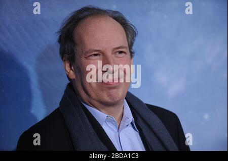 Manhattan, Stati Uniti d'America. 05 novembre 2014. NEW YORK, NY - NOVEMBRE 03: Hans Zimmer partecipa alla Premiere 'Interstellar' di New York all'AMC Lincoln Square Theatre il 3 Novembre 2014 a New York City People: Hans Zimmer Credit: Storms Media Group/Alamy Live News Foto Stock