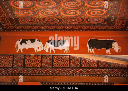 Tradizionale ornamento immagine di bufalo disegnato sulla casa tradizionale della tribù Toraja. Tana Toraja situato a South Sulawesi è uno dei punti di forza Foto Stock