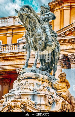 BUDAPEST, UNGHERIA-Maggio 03, 2016 : Statua di Savoyai Eugen, vicino al Palazzo Reale a Budapest. Ungheria. Foto Stock