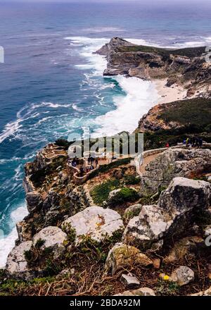 Vista elevata della costa rocciosa che conduce al Capo di buona speranza Oceano Atlantico Cape Peninsula Sud Africa Foto Stock