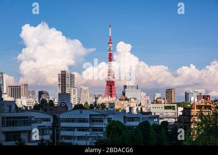 Tokyo, Giappone, Asia - 6 settembre 2019: Vista della Torre di Tokyo dalle colline di Roppongi Foto Stock