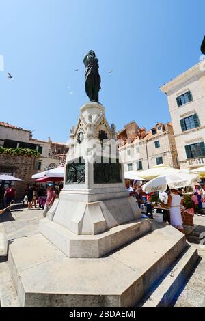 Il mercato cittadino in Piazza Gundulic nella citta' vecchia di Dubrovnik, Croazia. Foto Stock