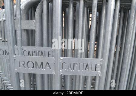 Barriera di sicurezza metallica a Roma Foto Stock