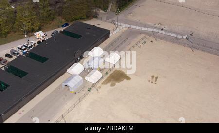 Monaco - Germania - 7 aprile 2020: Stazione di prova drive-through COVID-19 a Theresienwiese. Foto Stock