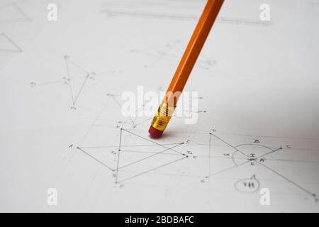 Disegno tecnico con gomma per matita, carte Foto Stock