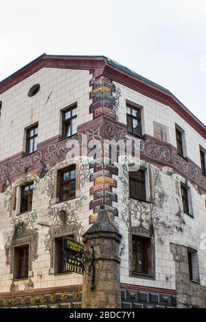 Innsbruck, Austria - 12 agosto 2019: Vista del Goldener Adler Hotel a Innsbruck, Austria. Foto Stock