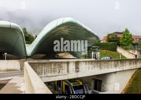 Innsbruck, Austria - 12 agosto 2019: Veduta della funicolare di Hungerburg (Hungerburgbahn) a Innsbruck, Austria. Foto Stock