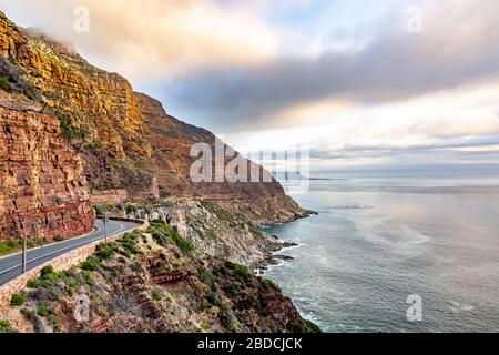 Chapman's Peak Drive vicino a Città del Capo sulla Penisola del Capo - Capo Occidentale, Sud Africa. Foto Stock